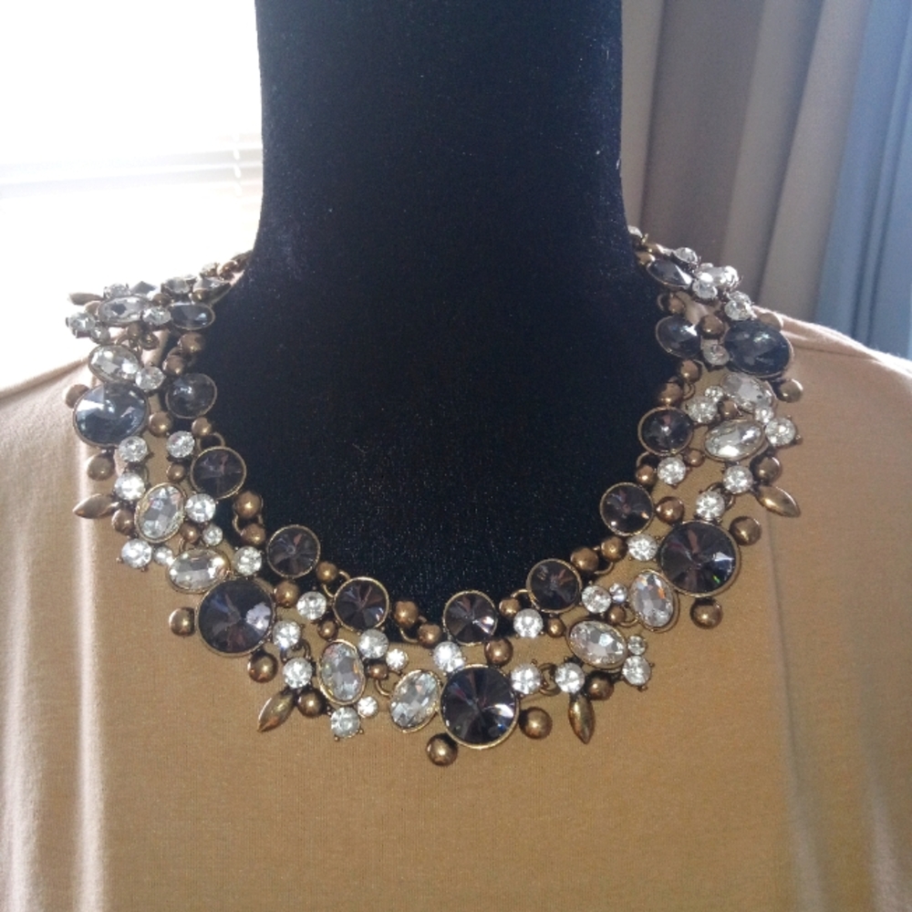 Statement necklace made of glass gold and black